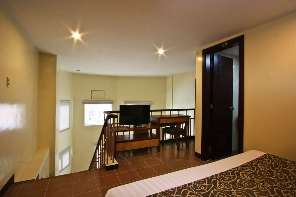 Canyon Woods Resort Club Tagaytay Tagaytay City Exterior photo